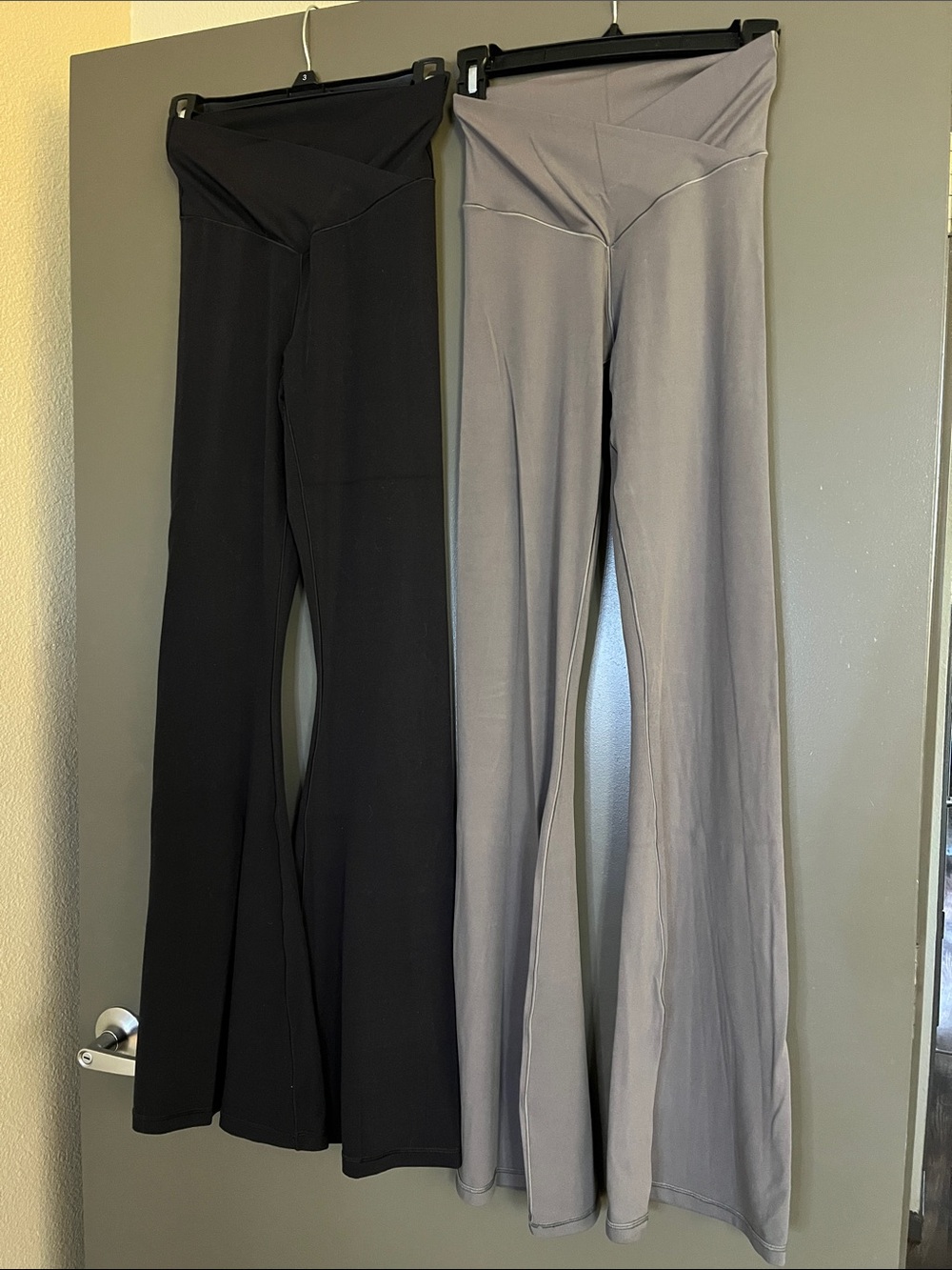 Women's High-Waist Flared Yoga Pants - Picture 2 of 5